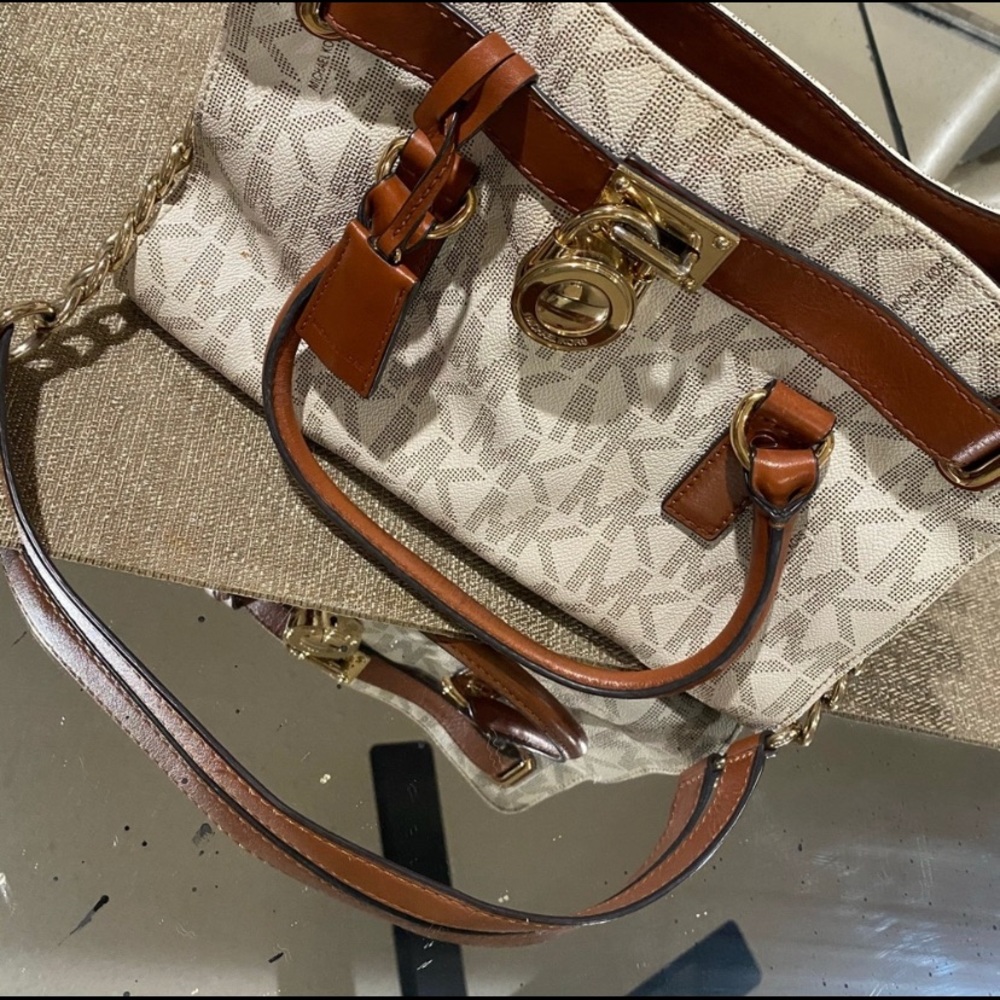 Michael Kohl’s purse